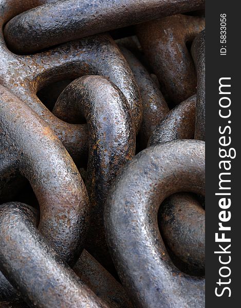 Rusty anchor chain with common link