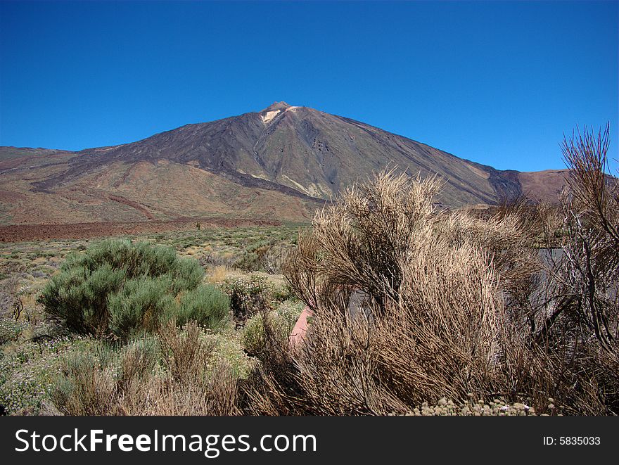 This is a desert area in the central part of Tenerife. Actually it is El Teide (the highest mountain in Spain, not just in the Spanish Peninsula). This is a desert area in the central part of Tenerife. Actually it is El Teide (the highest mountain in Spain, not just in the Spanish Peninsula).