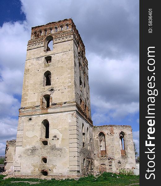 Ancient tower of Starokonstantinov' Castle (Ukraine). Ancient tower of Starokonstantinov' Castle (Ukraine)
