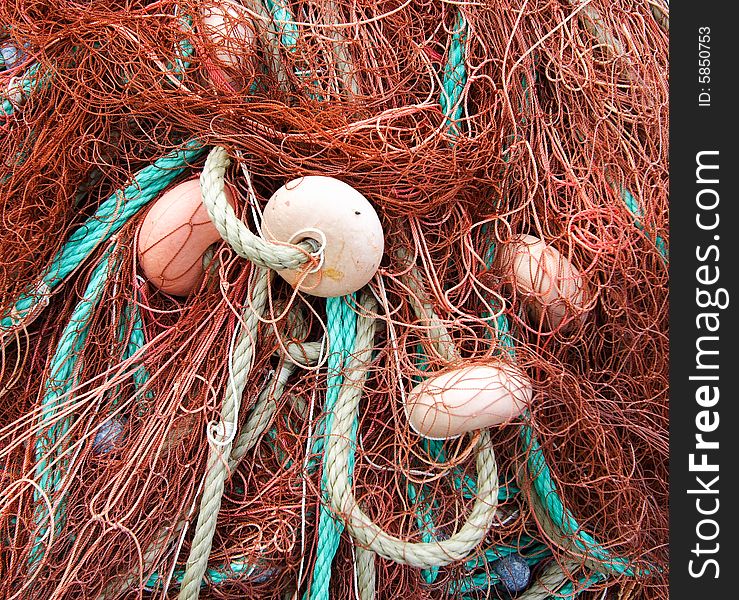 Red net fishing with green ropes