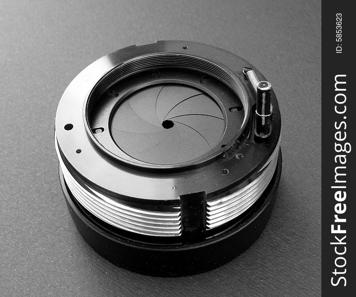 Back view of a single lens reflex camera diaphragm without rings