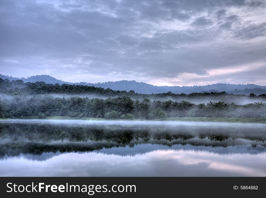 Landscape photo of the lake in the early morning.