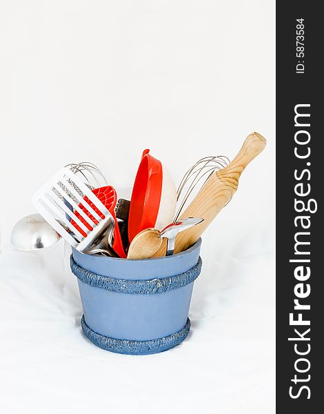 KItchen utensiles in a wooden bucket