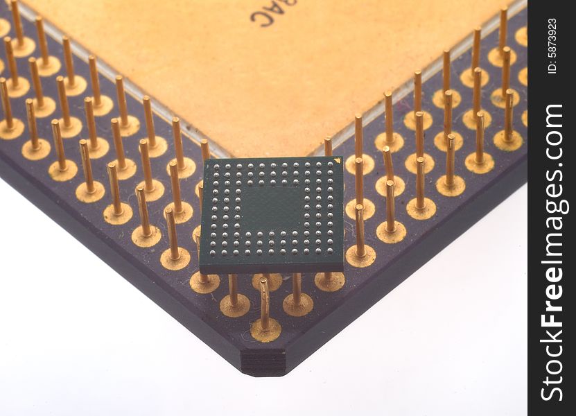 It is a computer processor (intel 486,1989 product) and a Bluetooth processor. It is a computer processor (intel 486,1989 product) and a Bluetooth processor