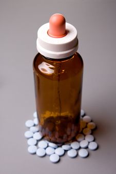Tablets Around The Bottle Royalty Free Stock Images Tablets Around The Bottle Royalty Free Stock Images