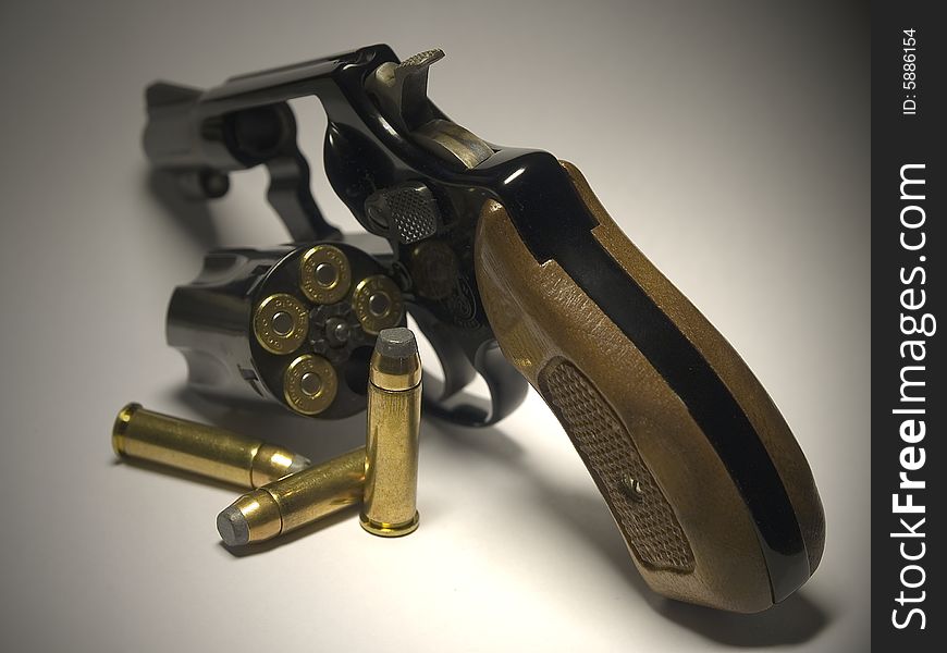 A picture of a handgun