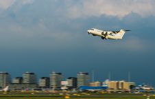 Plane Take Off Royalty Free Stock Photography Plane Take Off Royalty Free Stock Photography