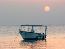Boat At Sunrise Royalty Free Stock Images Boat At Sunrise Royalty Free Stock Images