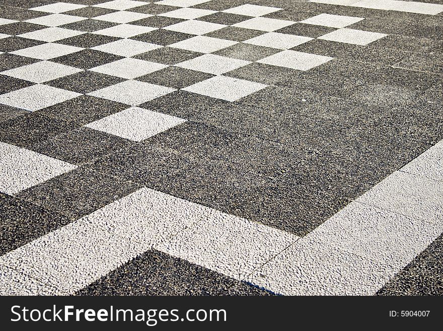 Paving laid out in a checkerboard pattern - landscape exterior