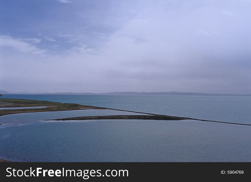 This is Zha-Ling lake.
Yellow River's headstream.
At the height of about 4800m in Qinghai-Tibet platean.