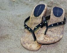 Sandals On The Sand Royalty Free Stock Photos Sandals On The Sand Royalty Free Stock Photos