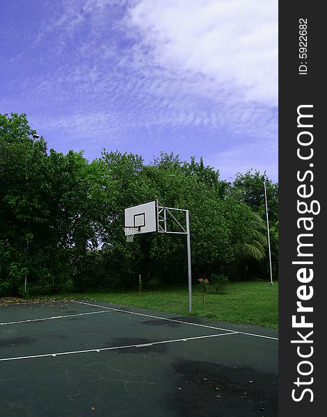 It's just a basketball court on a island of Maldives.