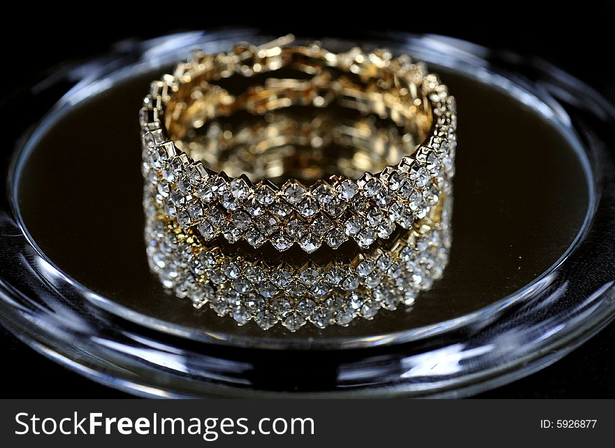 Pretty accouterment, bangle with crystal decoration