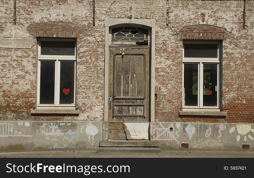 An very old house, 2 windows and a door, picture was taken at Doel in Belgium