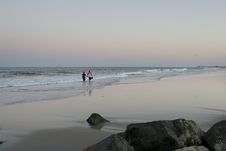 Couple Walking On Beach Royalty Free Stock Photos Couple Walking On Beach Royalty Free Stock Photos