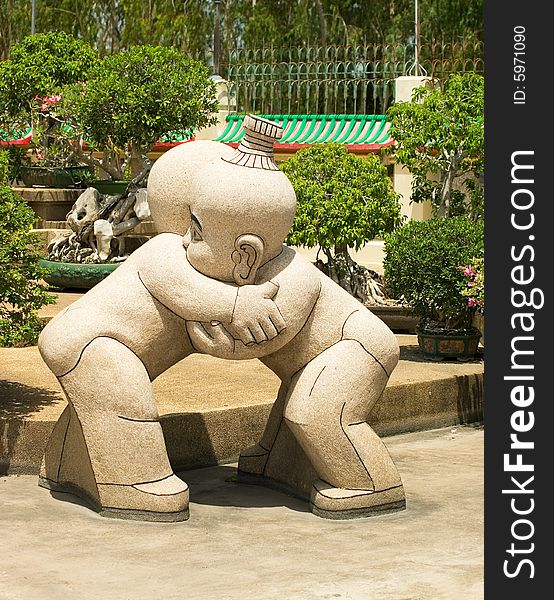 The statue of struggling Chinese boys in the territory of the Chinese temple. The statue of struggling Chinese boys in the territory of the Chinese temple