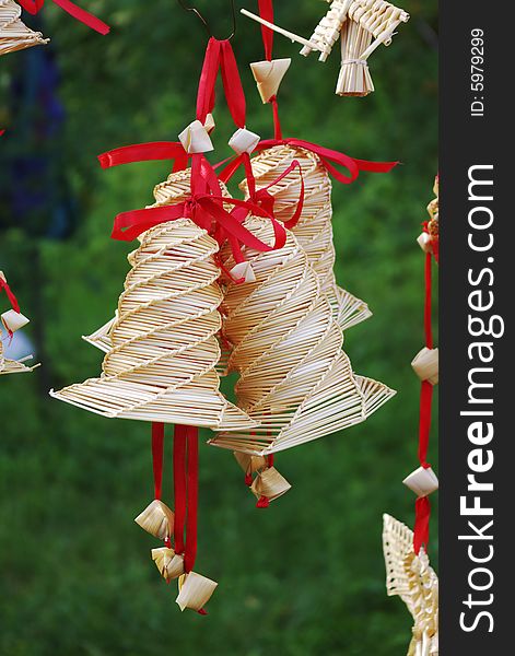 Creative christmas decorations - straw bells