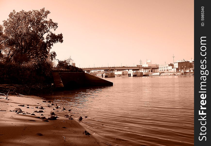 This shore lays along a park that overlooks downtown Saginaw. This shore lays along a park that overlooks downtown Saginaw.