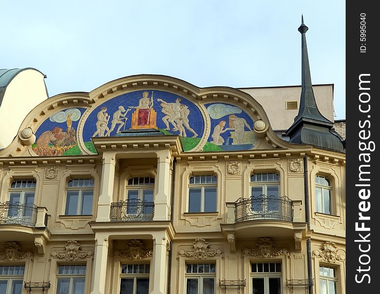 Building with decorative pattern on a roof