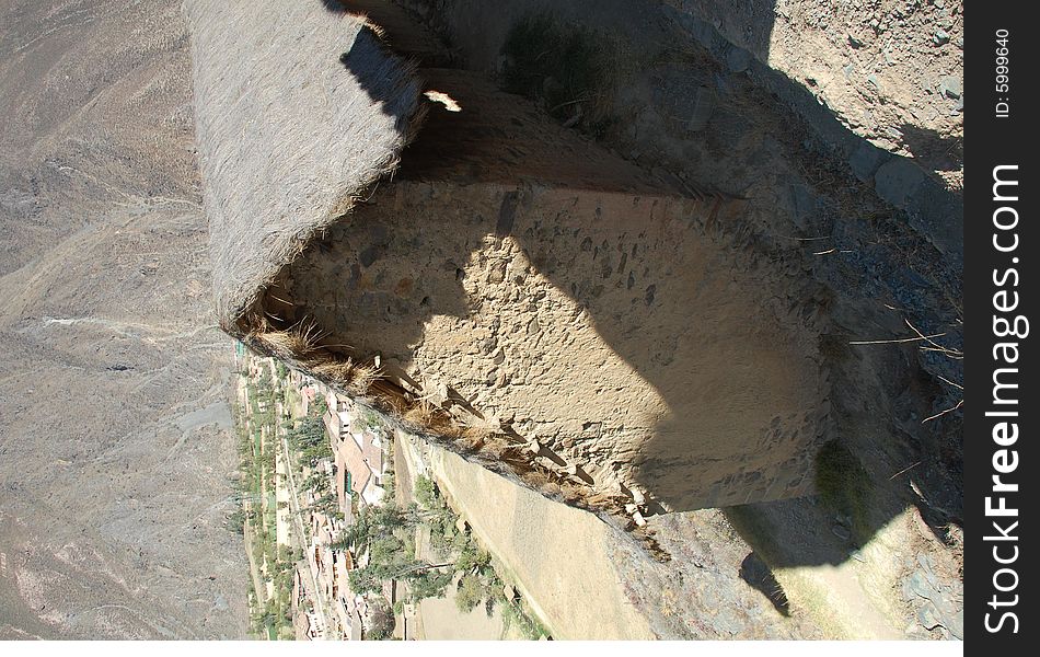 This is a shot of a incan house, the roof is the only thing new so as to represent what was once there. This is a shot of a incan house, the roof is the only thing new so as to represent what was once there.