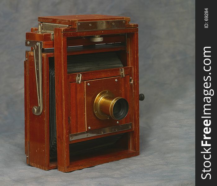 A 5X7 view wooden camera. A 5X7 view wooden camera.