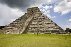 El Castillo Main Temple At Chichen Itza Royalty Free Stock Image El Castillo Main Temple At Chichen Itza Royalty Free Stock Image