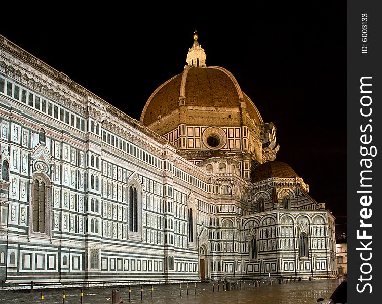 Night view of the Basilica di Santa Maria del Fiore, Florence, Italy (better known as the Duomo)