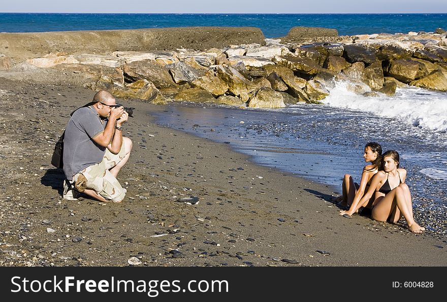 Photographer and models in summer photoshooting