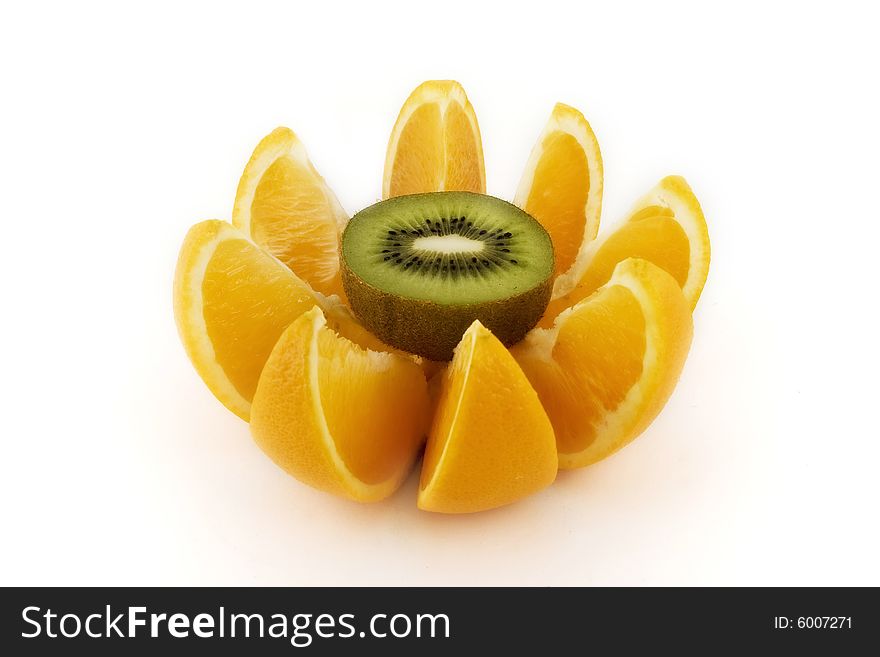 Half of kiwi on the pieces of orange. Half of kiwi on the pieces of orange