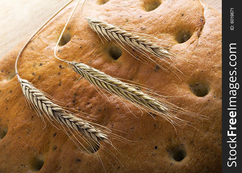 Bread and heads of wheat