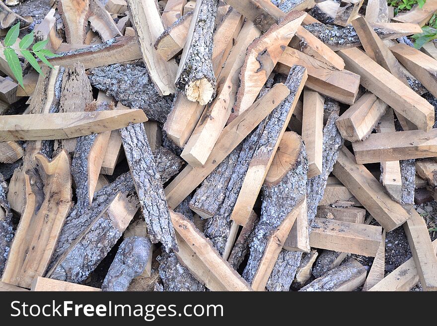 Firewood for heating the stone oven