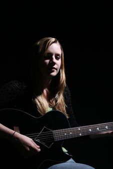 Moody Woman With Guitar Royalty Free Stock Images Moody Woman With Guitar Royalty Free Stock Images