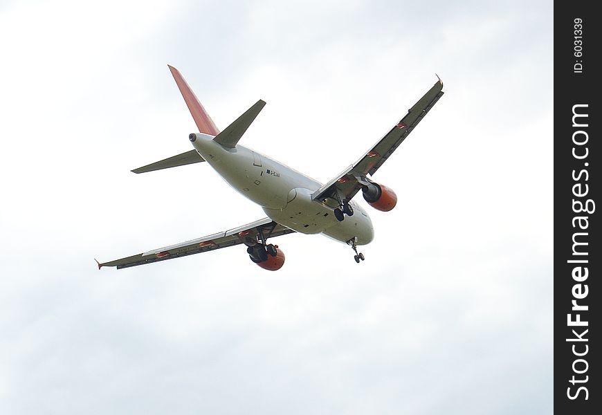 Airbus A319 on approach
