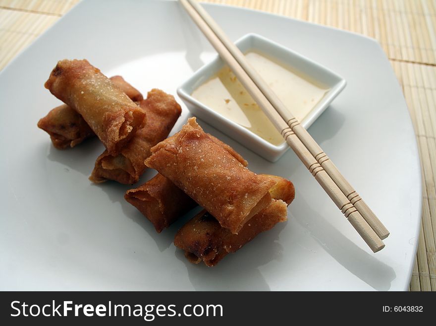 Some fresh asian springrolls with a sauce