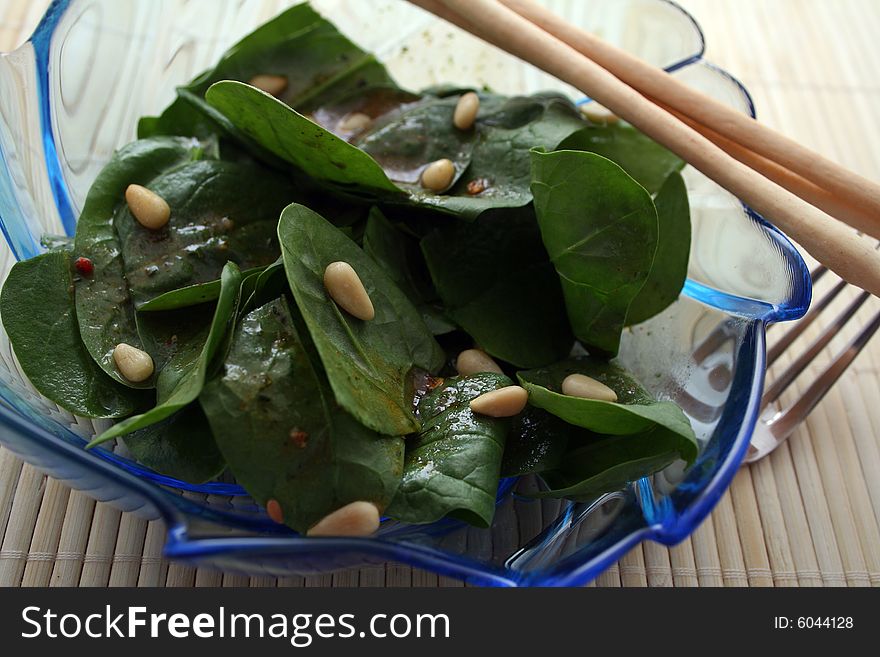 Salad of fresh spinach with pine corns