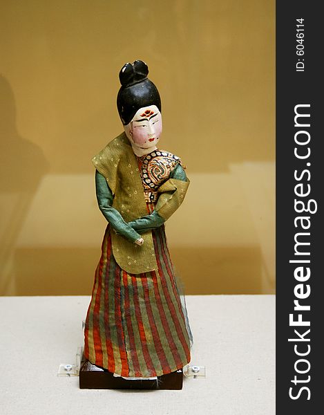 Pottery figure of a woman in tang costume