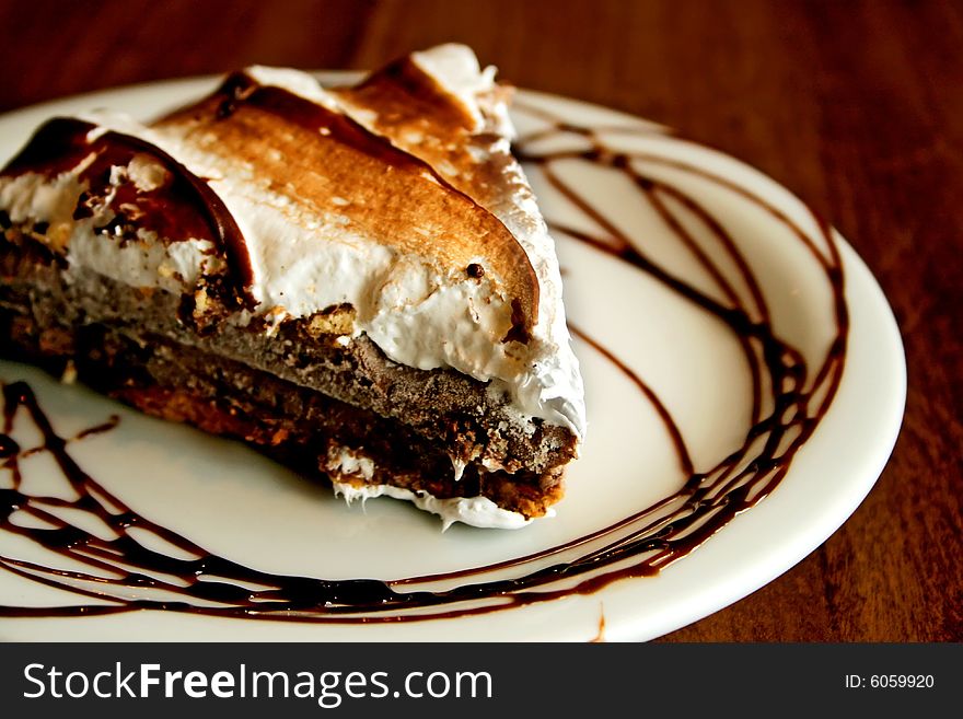 Creamy chocolate cake with cream of baumilha. Creamy chocolate cake with cream of baumilha