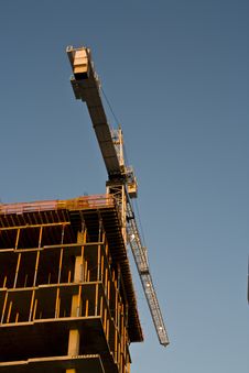 Crane Building A Tall Building Stock Photos