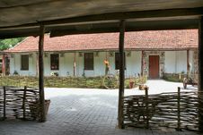 Farmhouse And Courtyard Royalty Free Stock Images Farmhouse And Courtyard Royalty Free Stock Images