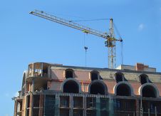 Building And Crane. Royalty Free Stock Images