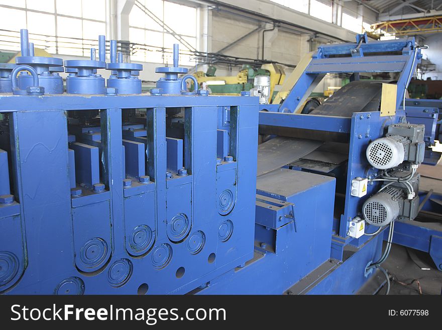 Guillotine for chopping of the metal in spool. Guillotine for chopping of the metal in spool