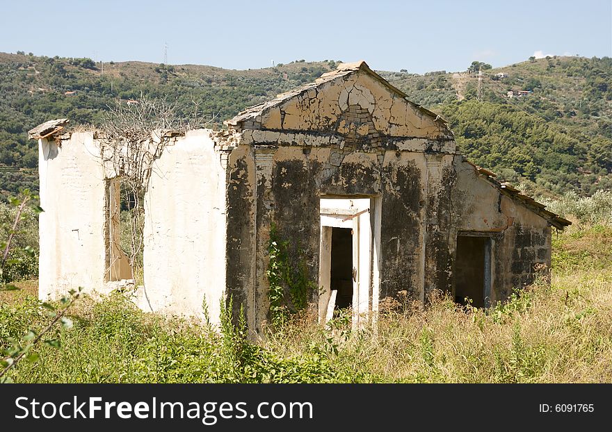 Photo of an abandoned house in Liguria