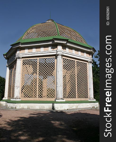 Open-air cage for greater birds in ancient manor Sheremetev Kuskovo's column in Moscow. Open-air cage for greater birds in ancient manor Sheremetev Kuskovo's column in Moscow