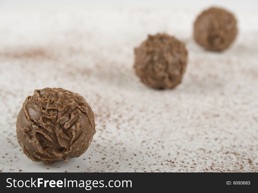 Chocolate balls whit cocoa powder