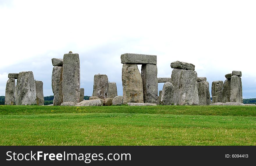 Stonehenge rock formation in the daytime