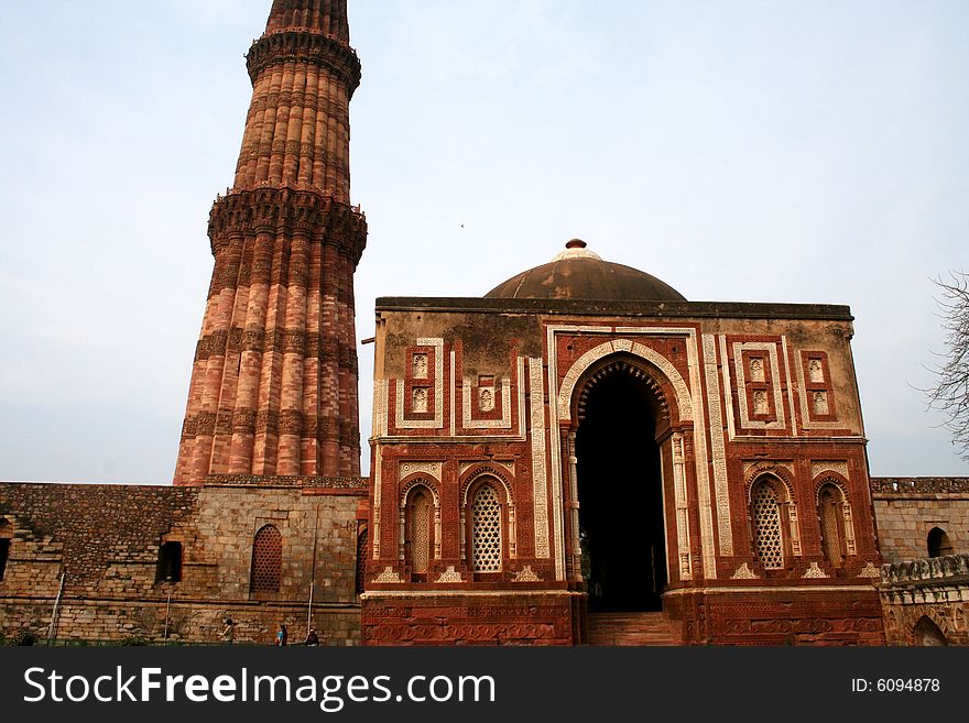 Qutub Minar is a ancient minar built by qutubuddin aibuk and it stands in Delhi even now