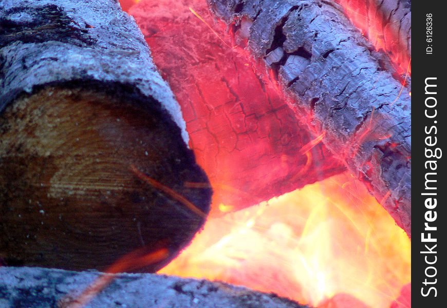 Ã‚Â«Hot flame from a fire, coals and woodÃ‚Â»