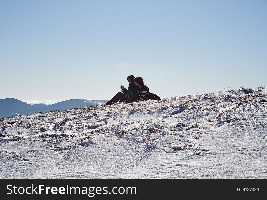 silhouetas of girls in winter mountains