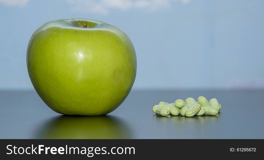 A vitamins to choose an apple or pills