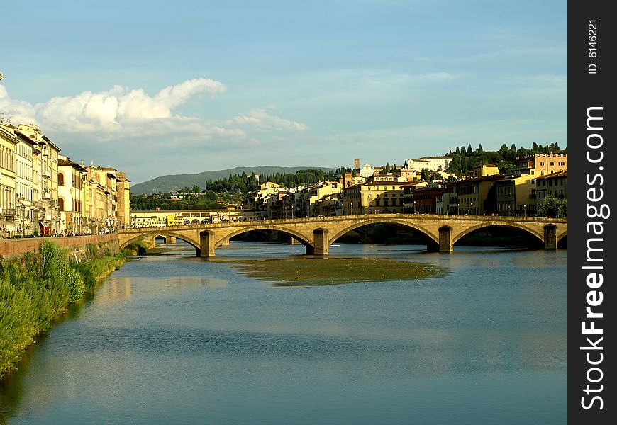 A beautiful shot of a bridge on the Arno river